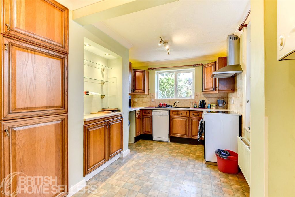 Property photo 2 of 23 Picture No. 11