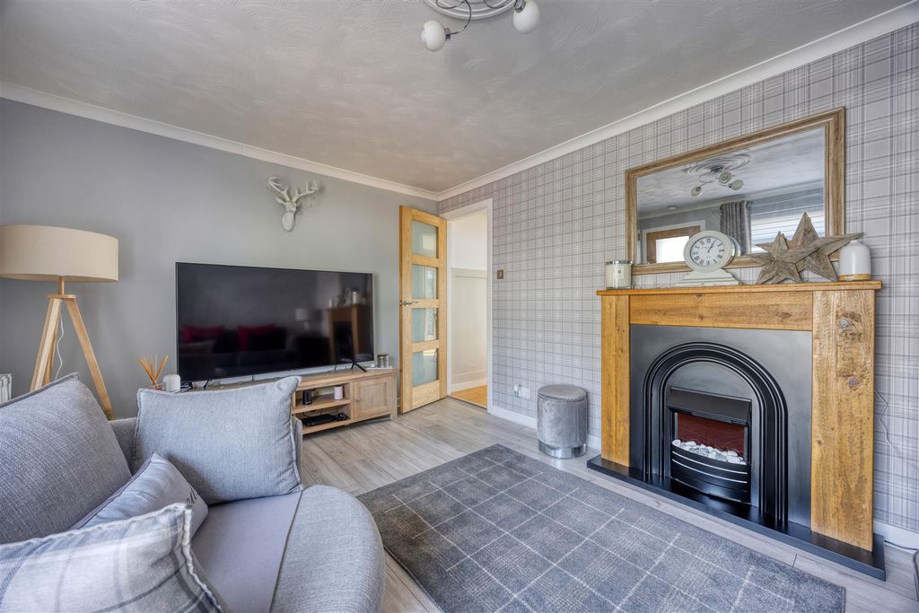 Property photo 3 of 26 26_Lochalsh_Crescent_Milton_Of_Campsie_010.Jpeg