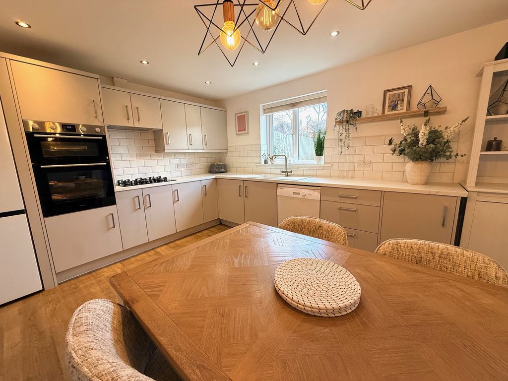 Property photo 3 of 28 Kitchen