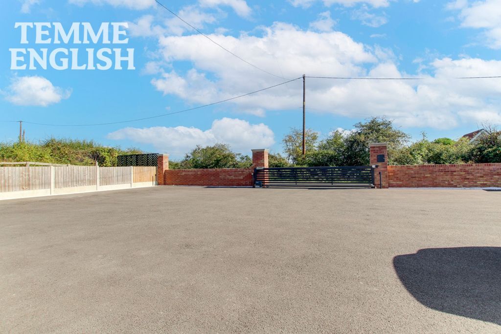Property photo 3 of 46