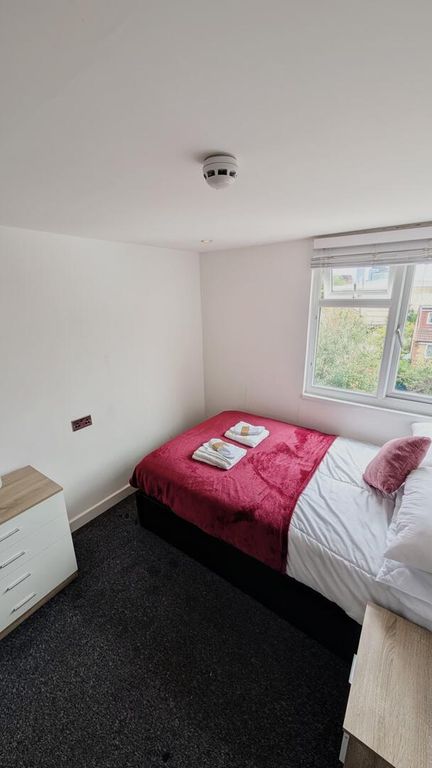 Property photo 2 of 9 Bedroom