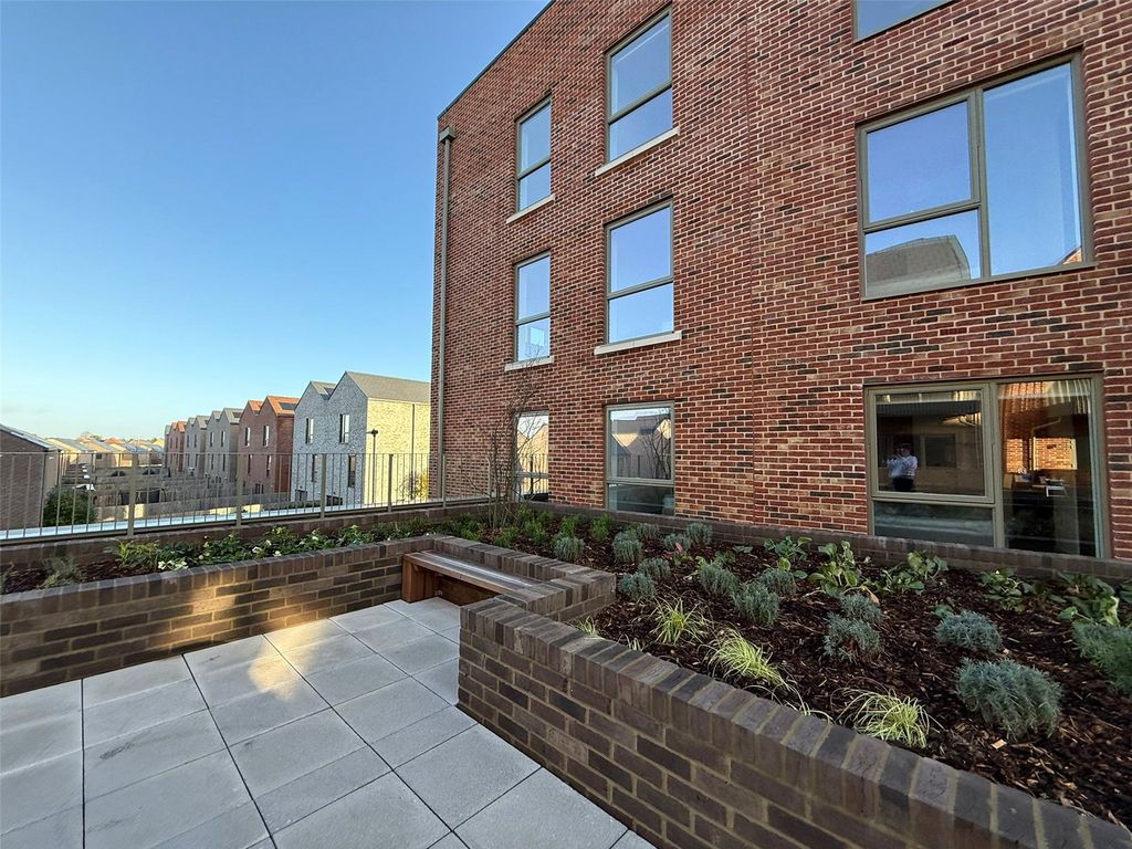 Property photo 1 of 8 Exterior