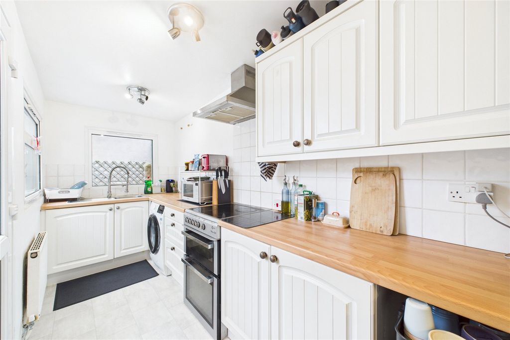 Property photo 2 of 7 Picture No. 18