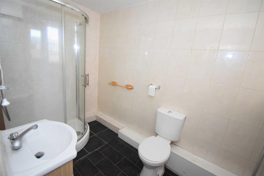 2 bed flat for saleTalbot Road, South Shields NE34 photo 4