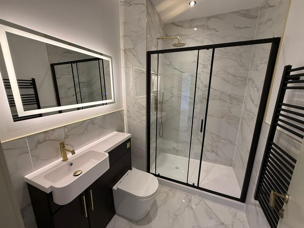 Property photo 2 of 4 Bathroom.Jpeg