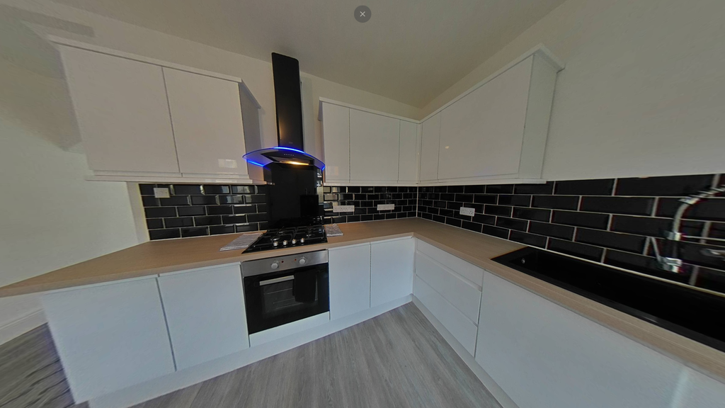 Property photo 3 of 11 Kitchen
