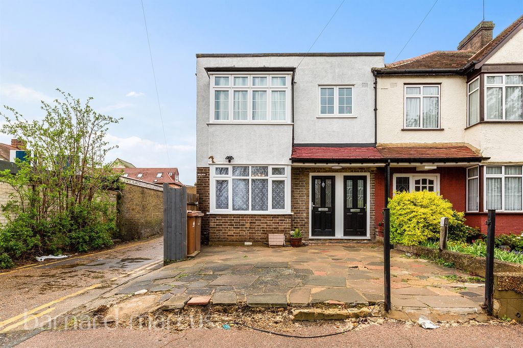 Property photo 1 of 11