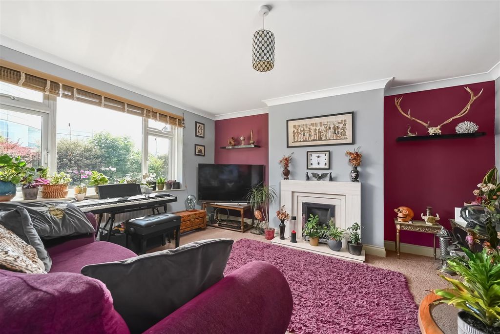 Property photo 2 of 15 Victoria-Court-Bn41 (4).Jpg