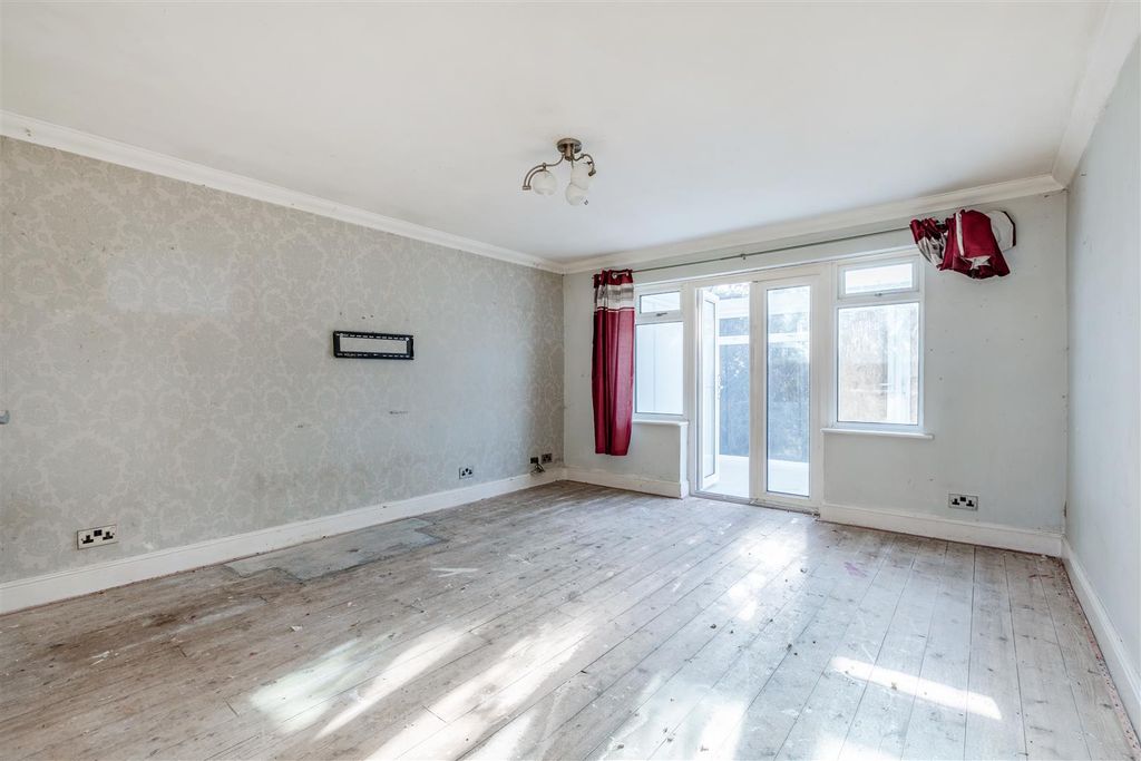 Property photo 3 of 12 Reception