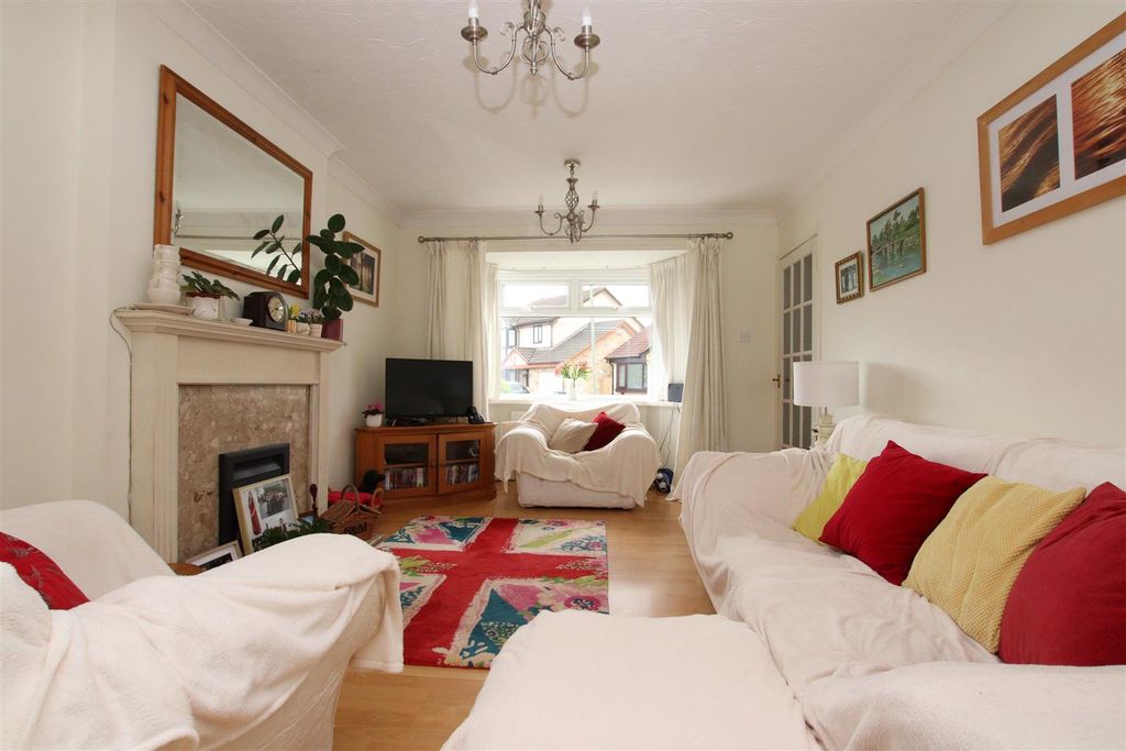 Property photo 3 of 14 Living Room.Jpg