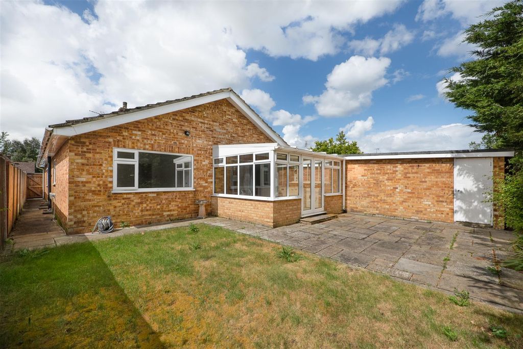Property photo 3 of 14 Oakwood Drive, Whitstable
