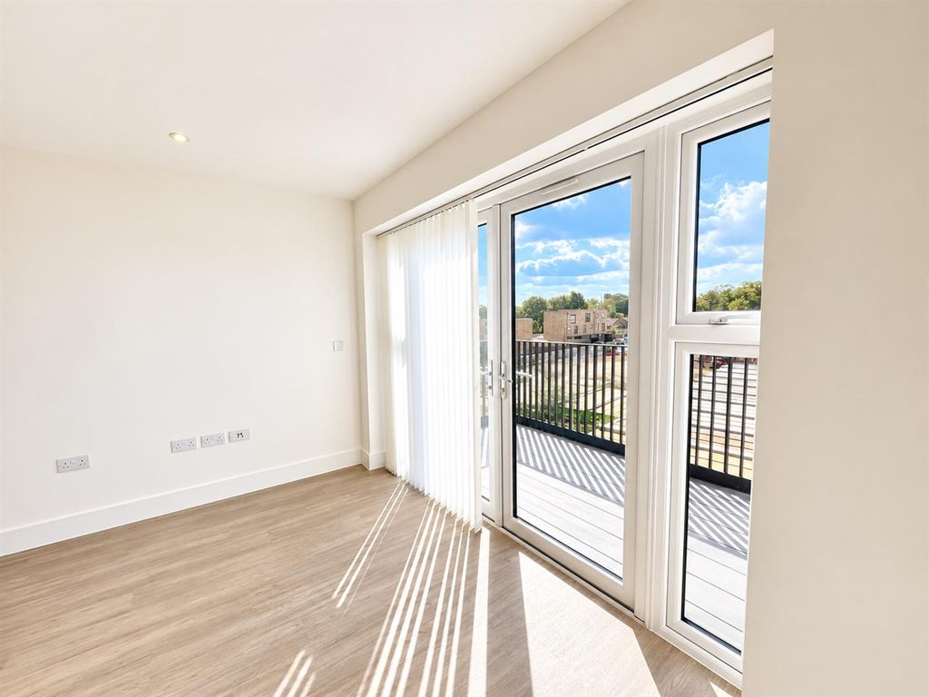 Property photo 3 of 11 Balcony.Png