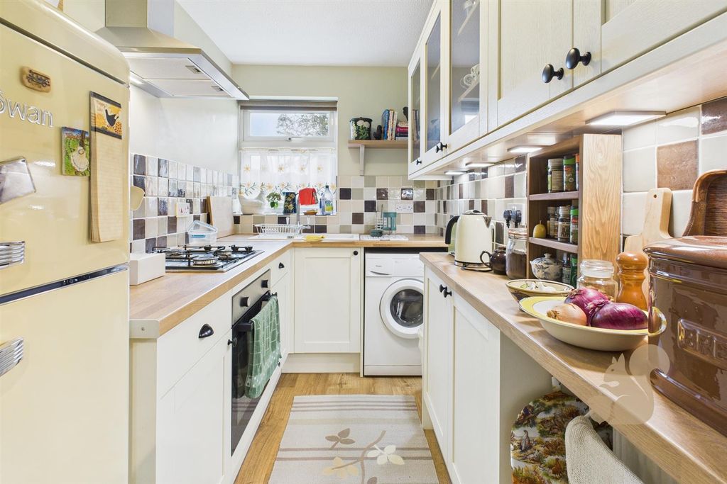 Property photo 2 of 12 Kitchen