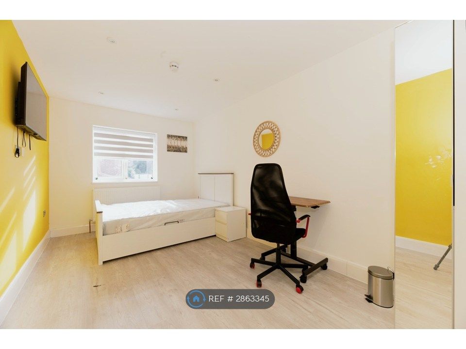 Property photo 1 of 10 Room 4 Ensuite Room