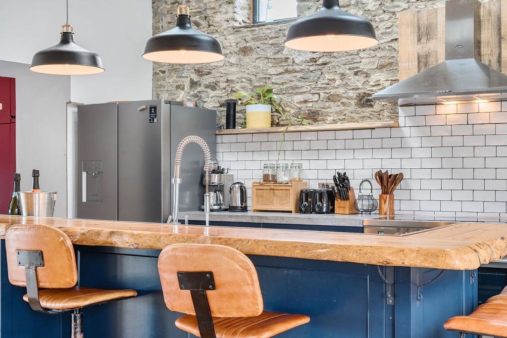 Property photo 3 of 25