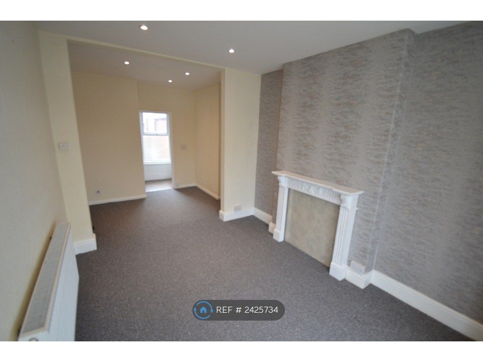 Property photo 1 of 7 Living Room