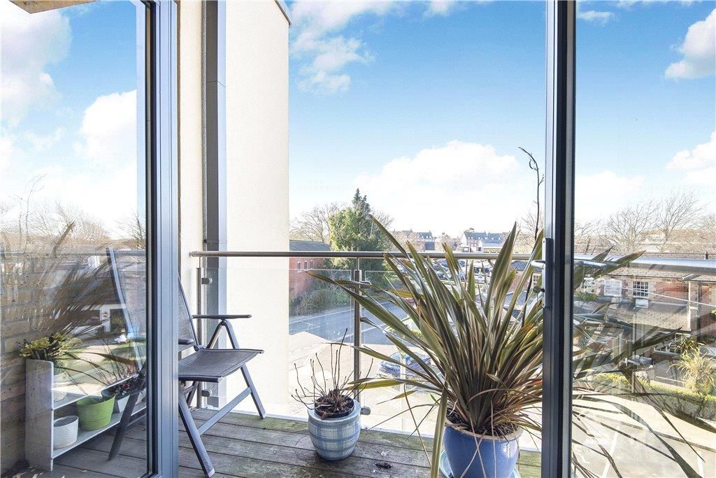 Property photo 2 of 11 Balcony