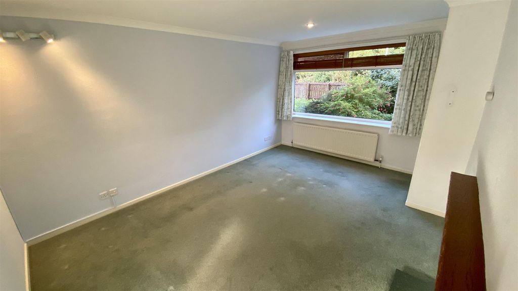 Property photo 3 of 10 Living Room