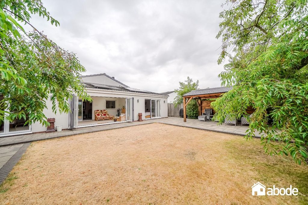 Property photo 3 of 37