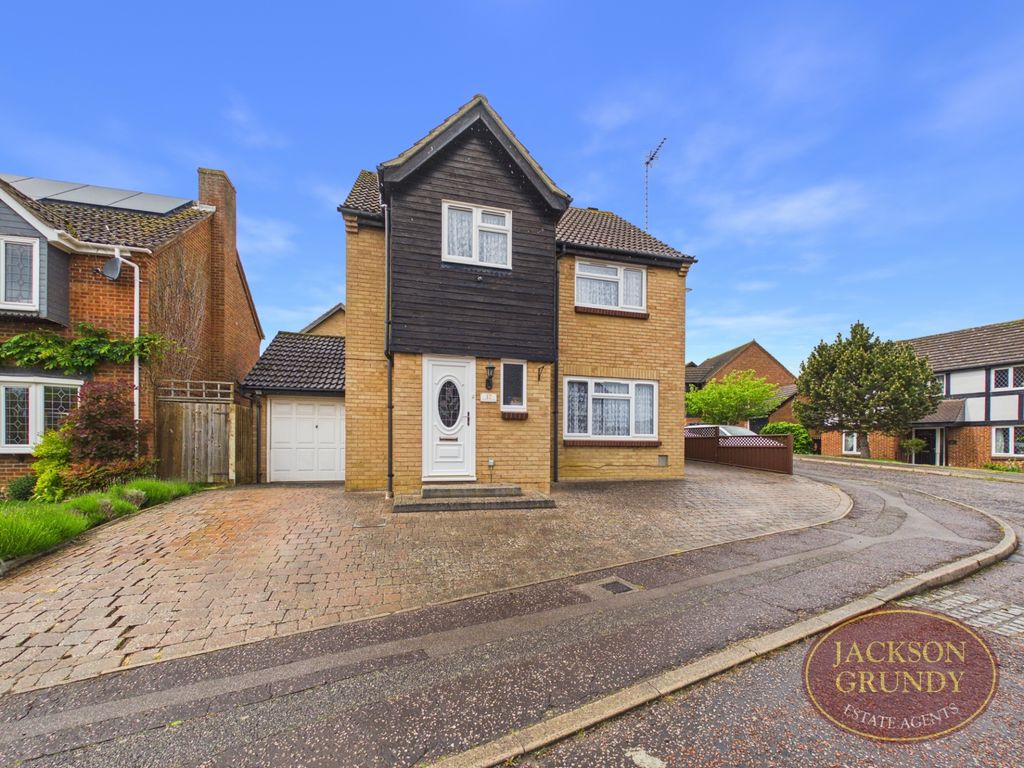 Property photo 1 of 17 Bentley Close