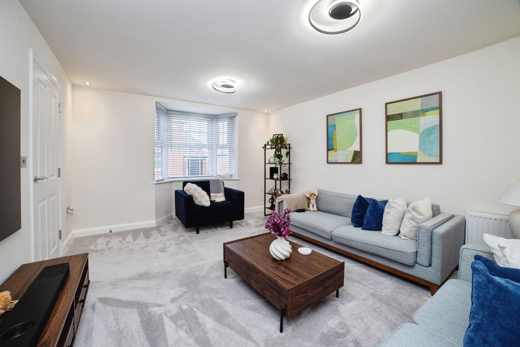 Property photo 3 of 26 Pbox-Img.Jpg