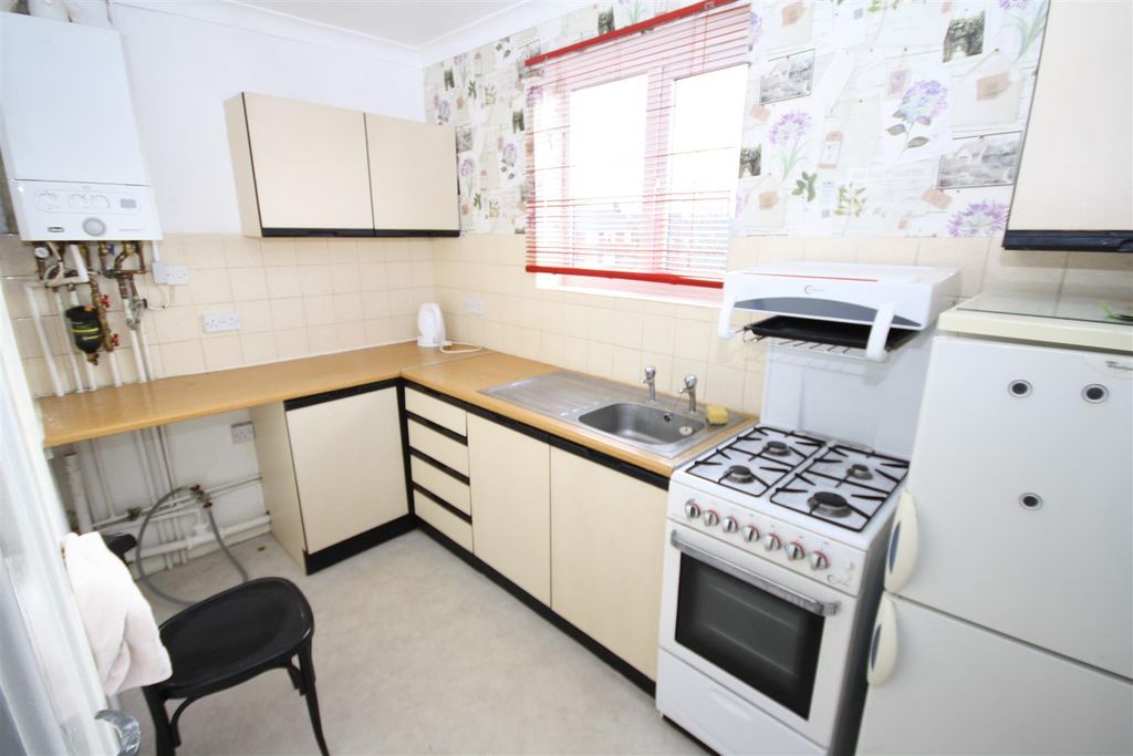 Property photo 2 of 6 Kitchen.Jpg