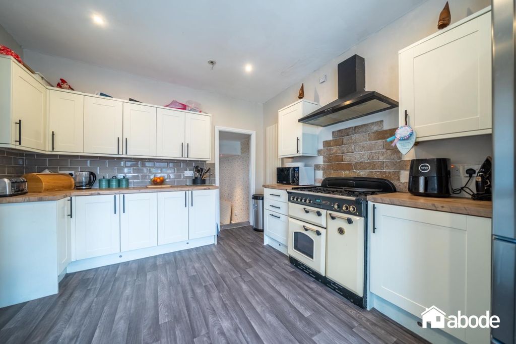 Property photo 3 of 23 Dsc01650-Hdr.Jpg