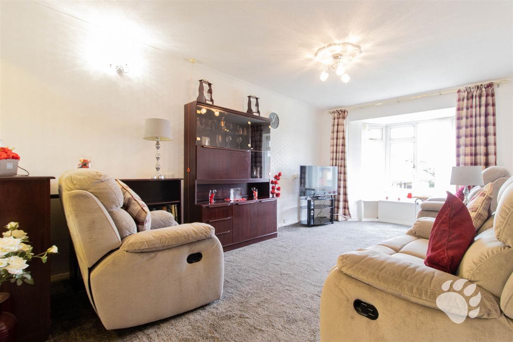 Property photo 2 of 16 Lounge