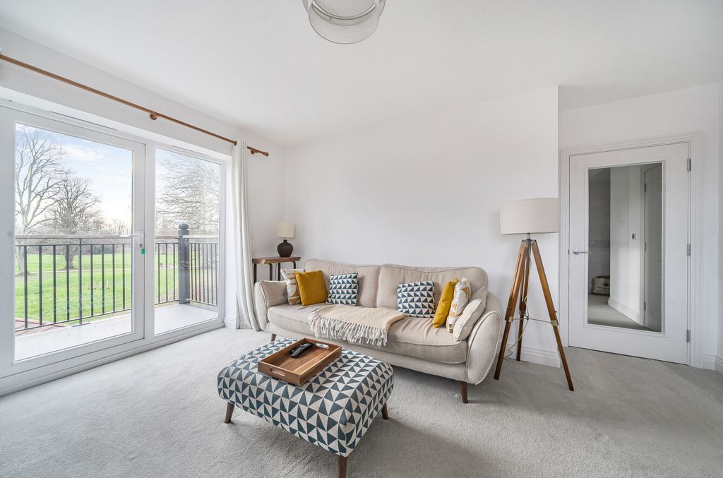 Property photo 2 of 21 1389150-13-694019...