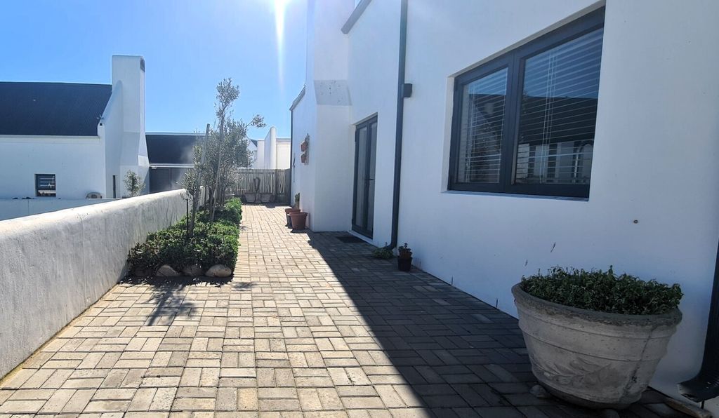 Property photo 2 of 40
