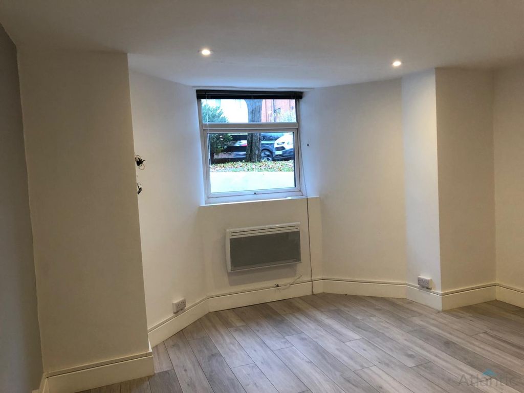 Property photo 3 of 6 Gallery