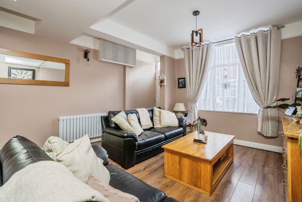 Property photo 3 of 19 Pbox-Img.Jpg