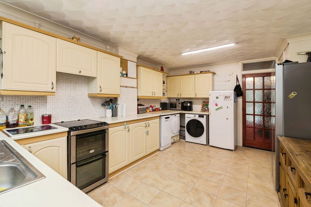 Property photo 2 of 17 Kitchen