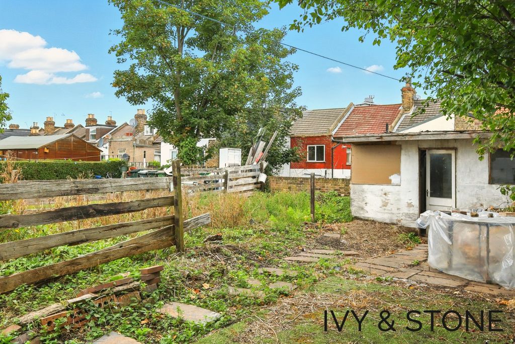 Property photo 3 of 16 4438224
