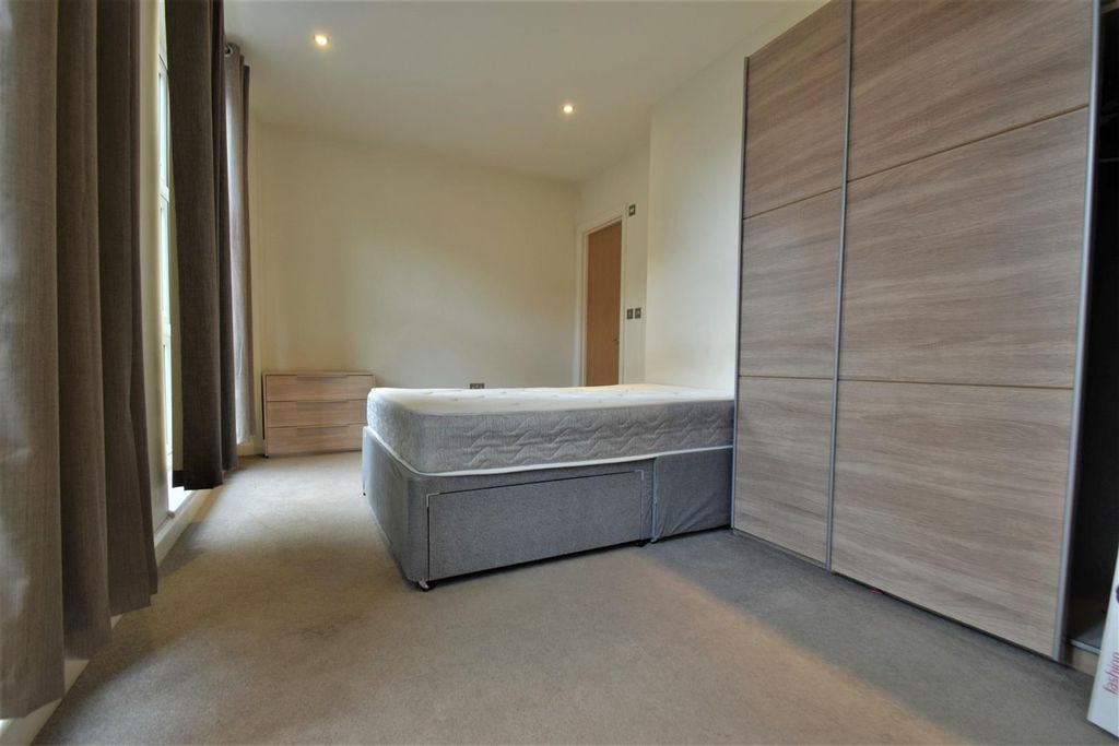 Property photo 3 of 8 Bedroom