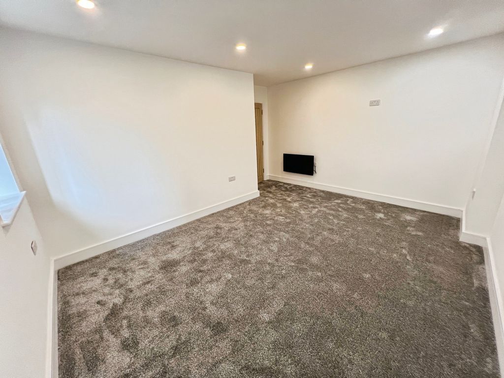 Property photo 2 of 15 Bedroom