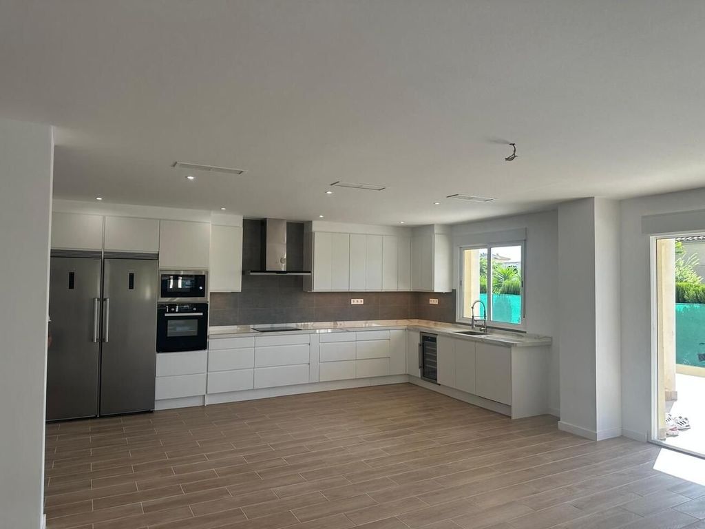 Property photo 3 of 33
