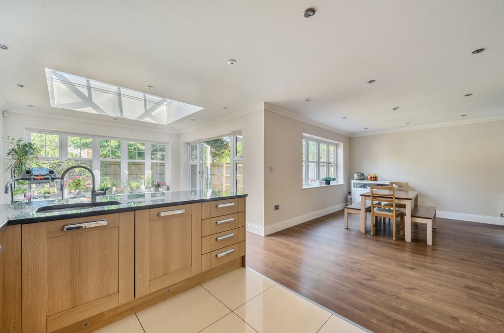 Property photo 1 of 24 1312588-18-685423...