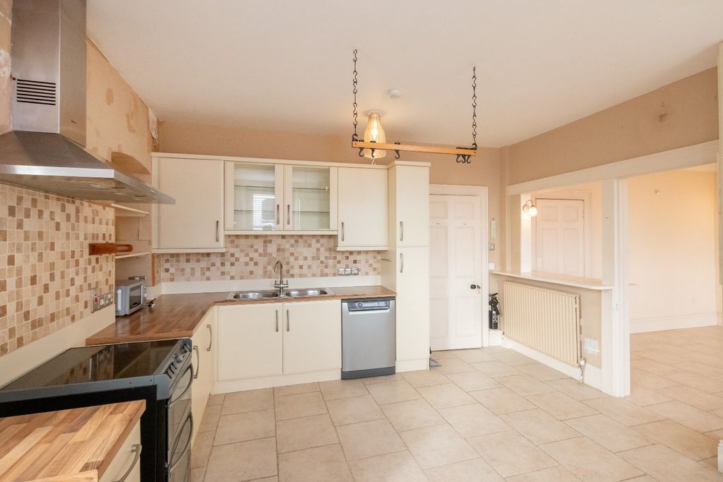 Property photo 3 of 18 Picture No. 02