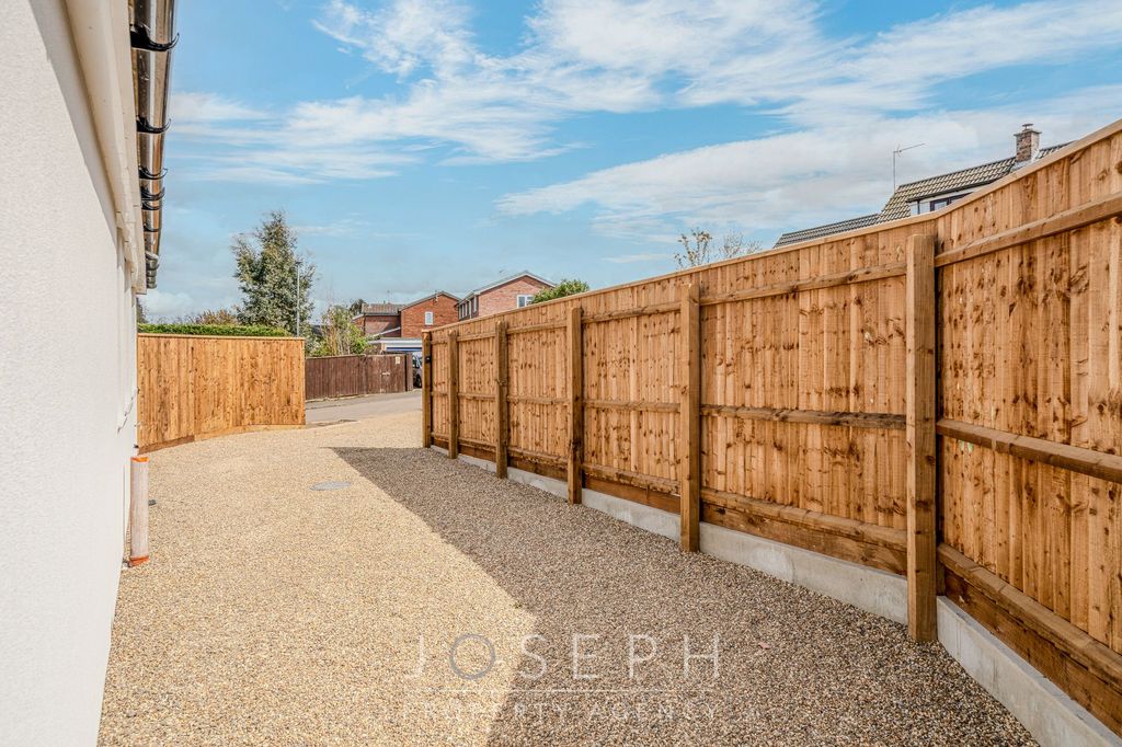 Property photo 3 of 27