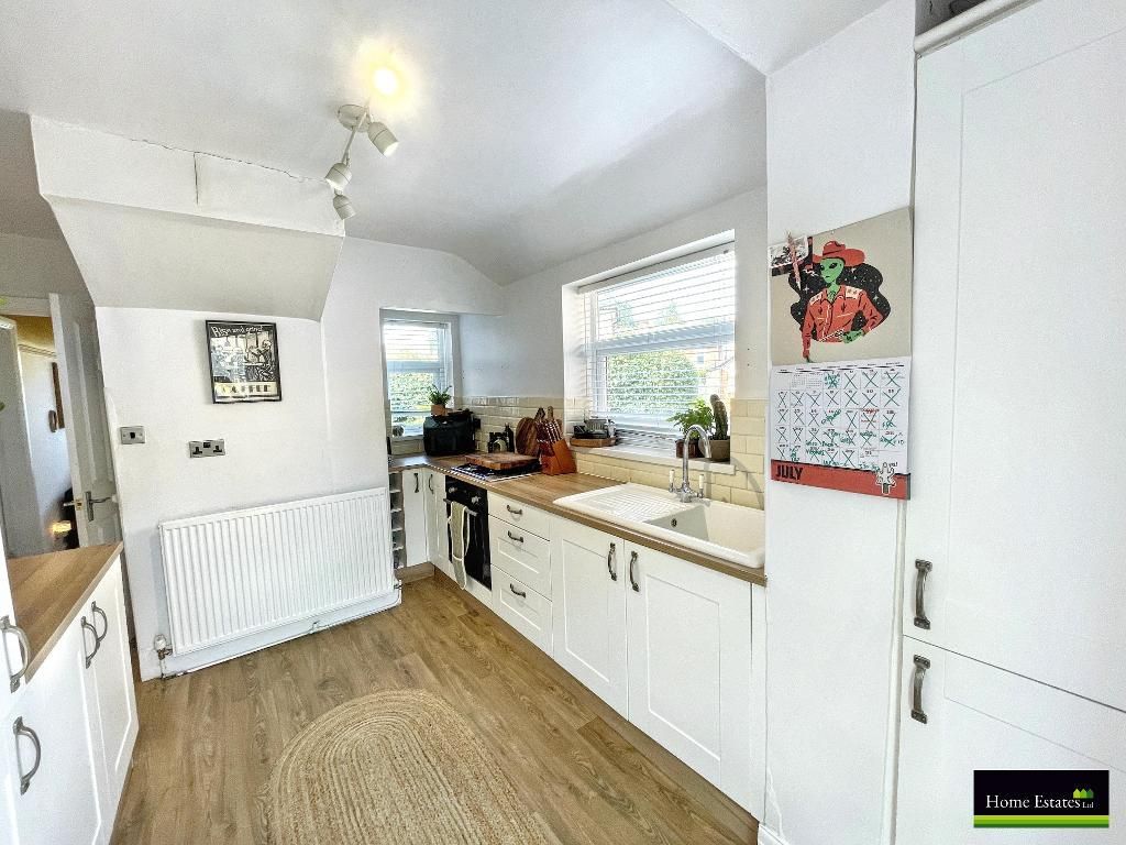 Property photo 2 of 19 Kitchen