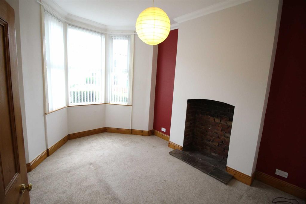 Property photo 2 of 10 Lounge
