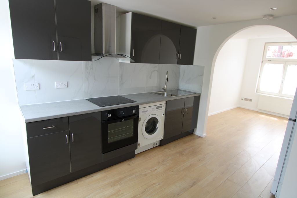 Property photo 2 of 34