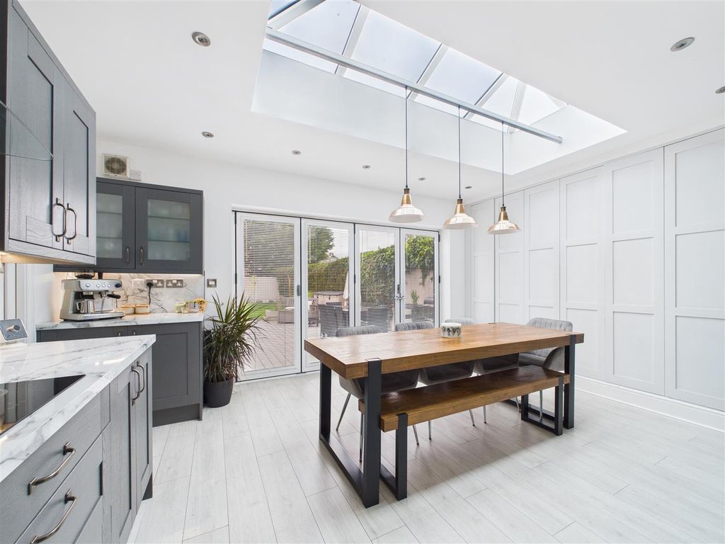 Property photo 2 of 20 Cam03303G0-Pr0229-Still004.Jpg