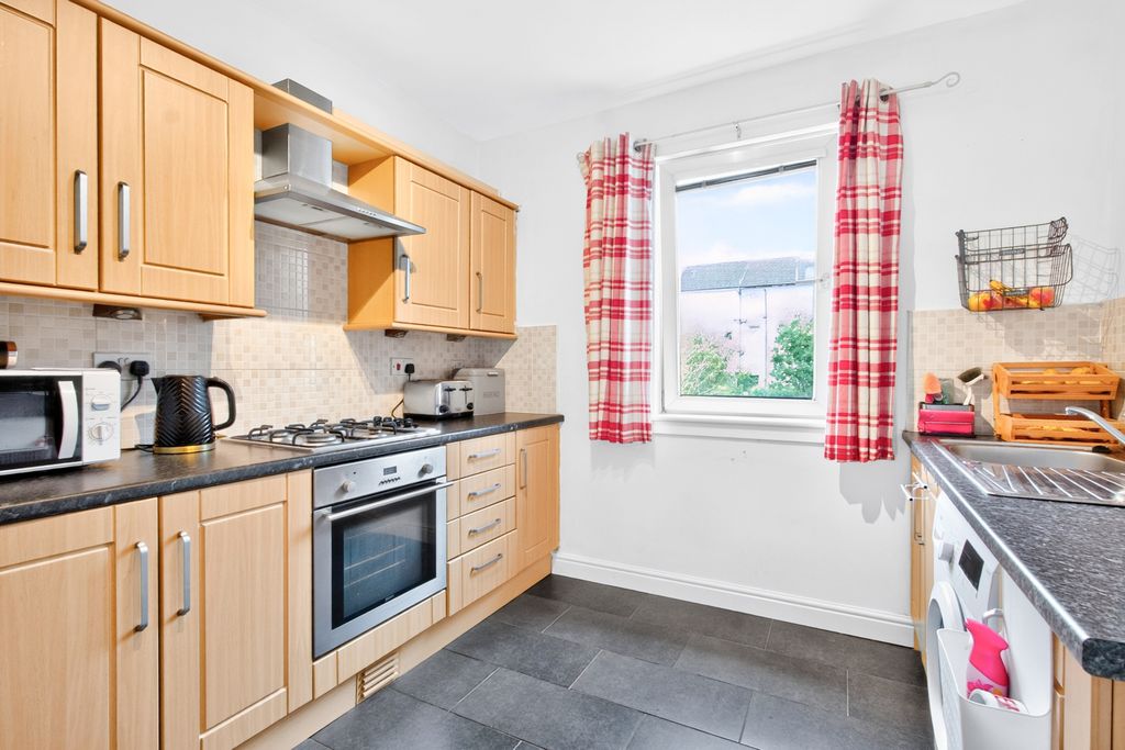Property photo 3 of 18 Kitchen