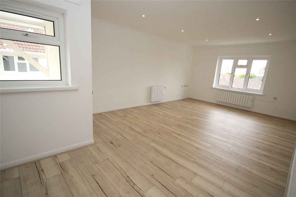 Property photo 2 of 8 Picture No. 03