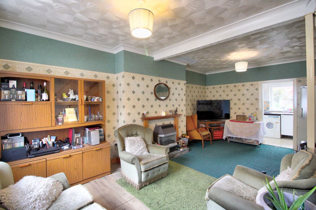 Property photo 3 of 11 Img_2828_29_30_Interior 4