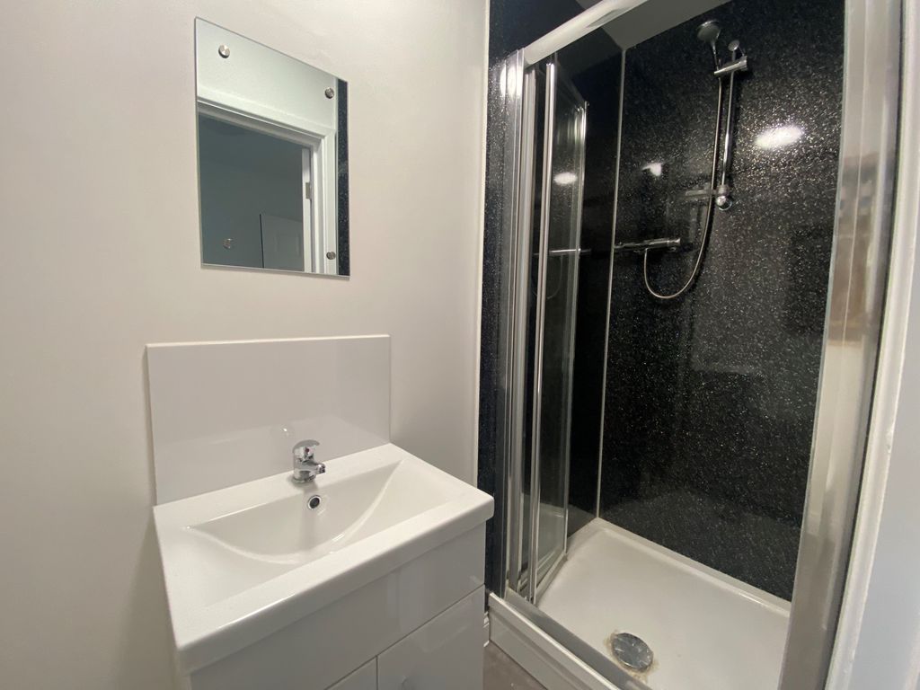 Property photo 3 of 6 En- Suite