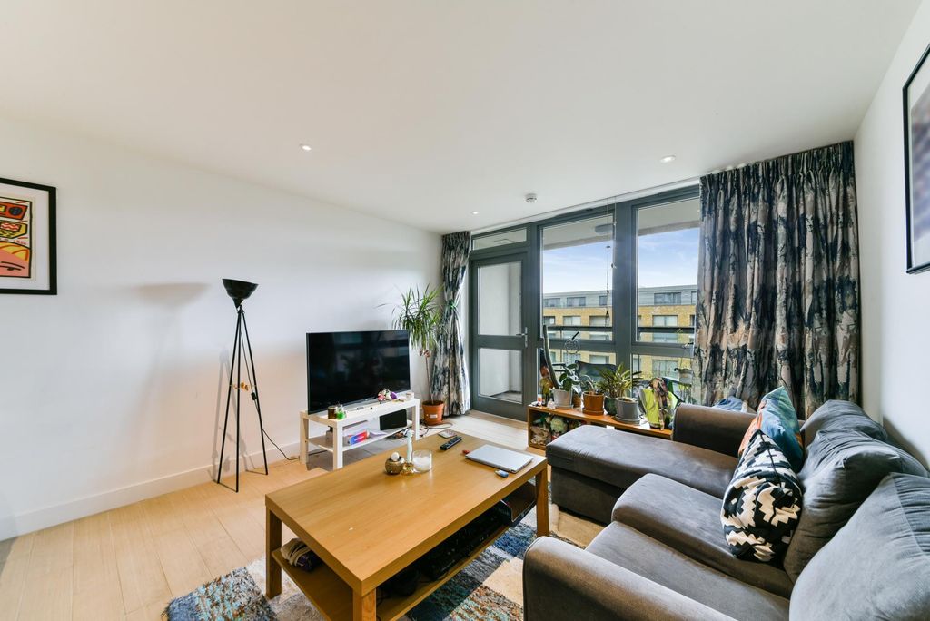 Property photo 2 of 12