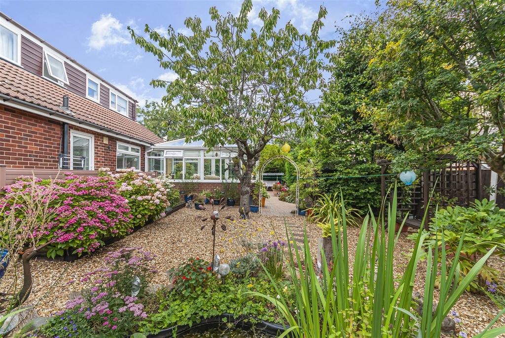 Property photo 2 of 49 Garage And Rear Garden
